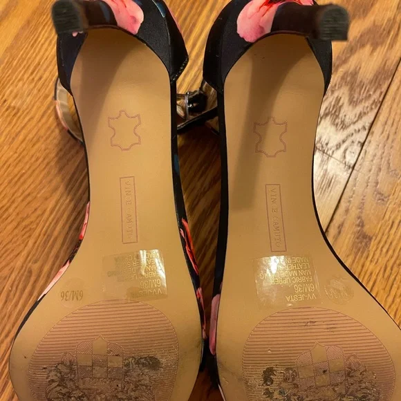 Vince Camuto high heels - Picture 5 of 7